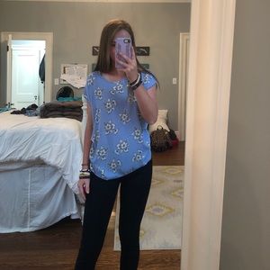 Short sleeve flowered top